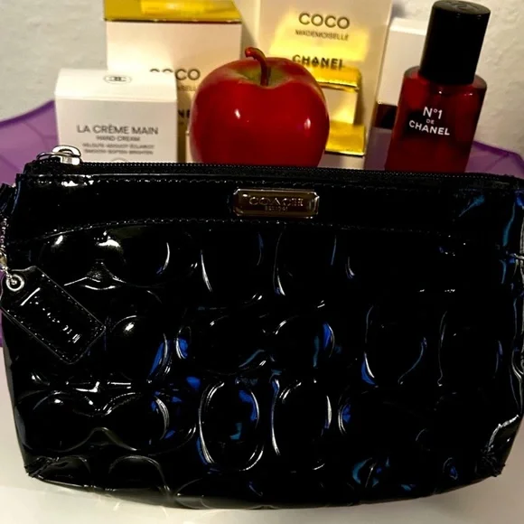 Coach Black Patent Leather Wristlet - Picture 5 of 6